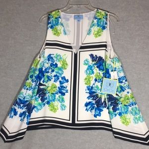 CECE NWT Floral Flyaway Fully Lined Shark Bite Hem Wrinkle Resistant V Neck Top